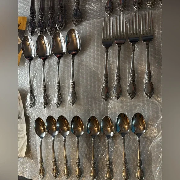Oneida Wordsworth Rose Stainless Flatware USA Silverware Forks, Knives 26 Pcs - Picture 5 of 16